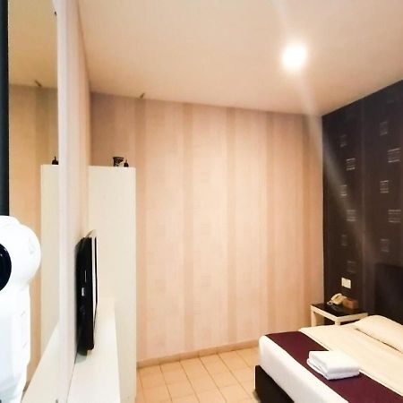 Biz Hotel Batu Pahat Ngoại thất bức ảnh