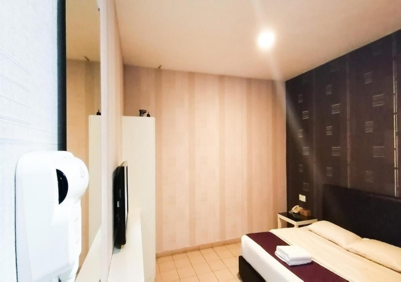 Biz Hotel Batu Pahat Ngoại thất bức ảnh